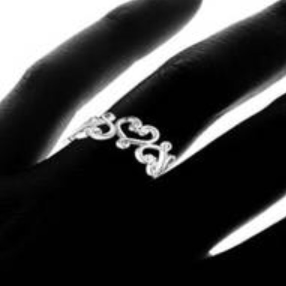 18K White Gold Plated Filigree Heart Ring - Picture 3 of 3
